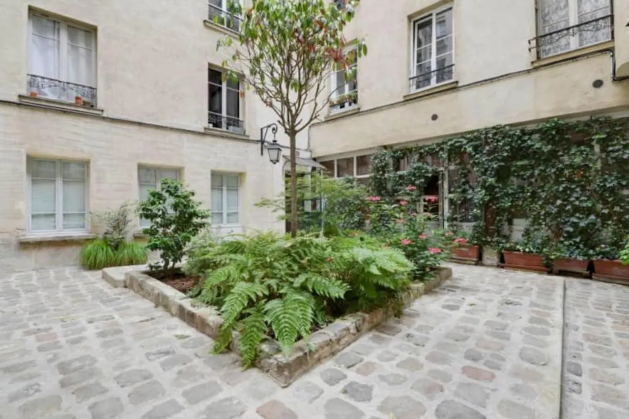 Guestready - Classic Parisian In Marais * Párizs